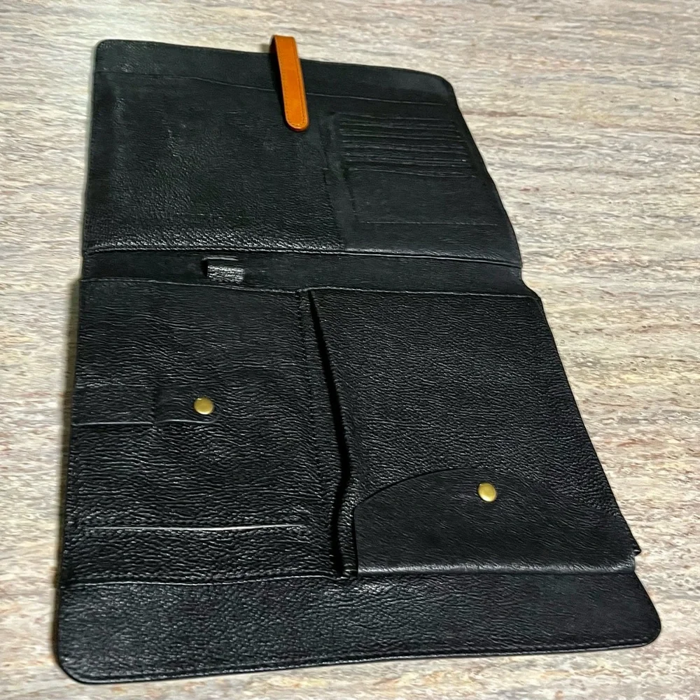 Mark & Graham pebble grain leather sleeve with many compartments